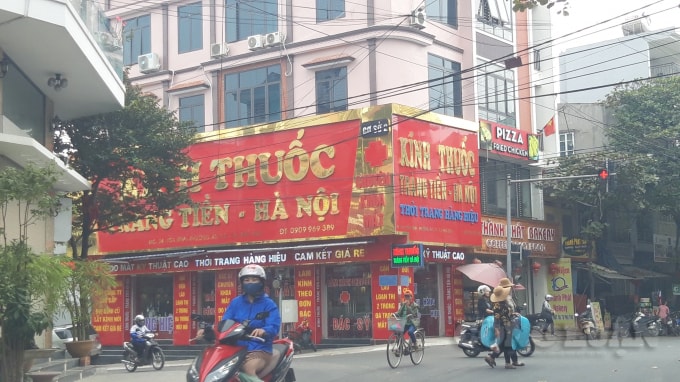 Chuyên khoa mắt – Kính thuốc Tràng Tiền ( 2 cơ sở, trong đó có 1 cơ sở tại 24 Hòa Bình, Âu Cơ) đang được bạn đọc phản ánh có dấu hiệu không phép.