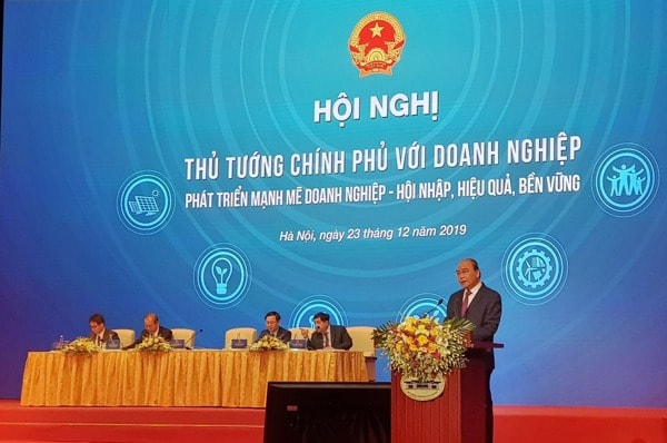 Thủ tướng Chính phủ Nguyễn Xuân Phúc phát biểu tại Hội nghị Chính phủ với doanh nghiệp sáng 23/12. Ảnh: VGP