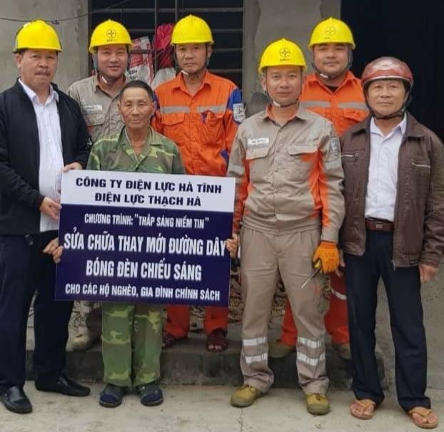 Một trong các hoạt động tri ân khách hàng của điện lực huyện Thạch Hà trong tháng 12/2019