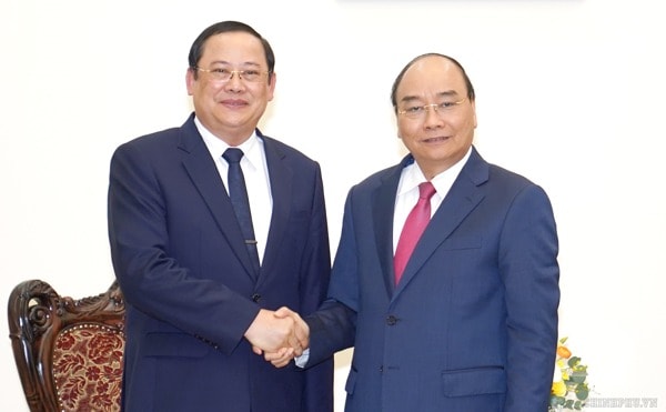 Thủ tướng Nguyễn Xuân Phúc tiếp Phó Thủ tướng, Bộ trưởng Kế hoạch và Đầu tư Lào Sonsay Siphandone. Ảnh: VGP