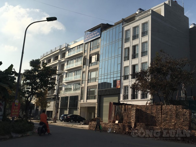 Tình trạng vi phạm trật tự xây dựng, phá vỡ quy hoạch khu đấu giá 21 lô đất phường Xuân Đỉnh, quận Bắc Từ Liêm diễn ra suốt một thời gian dài trước sự buông lỏng quản lý của chính quyền sở tại.