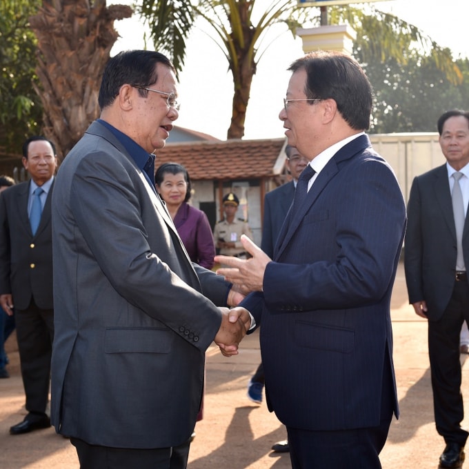 Thủ tướng Vương quốc Campuchia Samdech Techo Hun Sen và Phó Thủ tướng Trịnh Đình Dũng. Ảnh: VGP