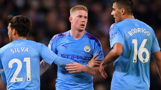 Man City vẫn đang cố gắng bám đuổi. Ảnh: Getty