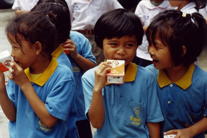 Sữa học đường được triển khai ở Thái Lan, giúp tăng chiều cao và giảm suy dinh dưỡng ở trẻ.