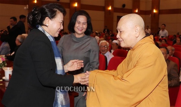 Chủ tịch Quốc hội Nguyễn Thị Kim Ngân gặp gỡ các đại biểu dự Hội nghị. Ảnh: quochoi.vn