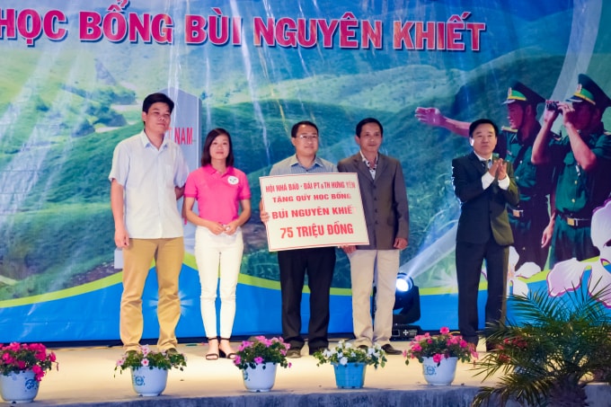 HNB Hưng Yên trao học bổng Bùi Nguyên Khiết tại xã Tả Ngài Chồ, huyện Mường Khương, tỉnh Lào Cai.