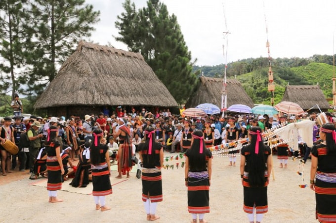 Nghi thức dựng cây Nêu của đồng bào dân tộc CơTu (Đà Nẵng). Ảnh: baogiaothong