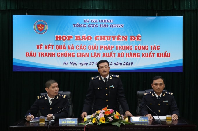 Đại diện Tổng cục Hải quan phát biểu tại cuộc họp. Ảnh: Vũ Đạt