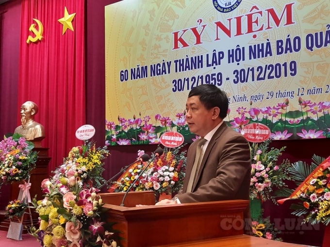 Đồng chí Mai Vũ Tuấn, Tỉnh ủy viên, Chủ tịch HNB Quảng Ninh, Giám đốc Trung tâm truyền thông tỉnh phát biểu tại Lễ kỷ niệm. Ảnh: Nguyễn Quân.
