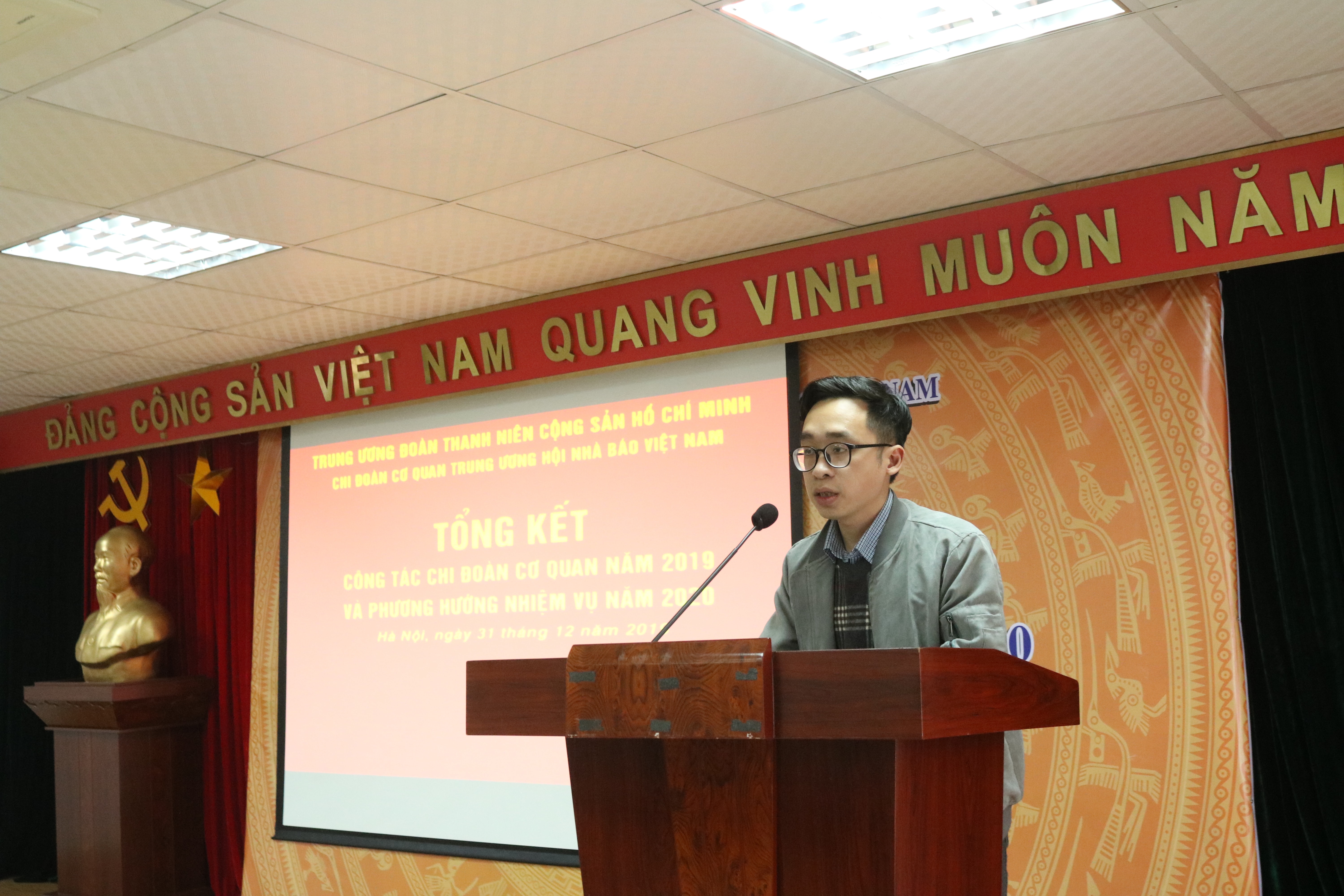 Đồng chí Nguyễn Ngọc Long – Bí thư Chi đoàn Thanh niên Cộng sản Hồ Chí Minh Cơ quan Trung ương Hội Nhà báo Việt Nam phát biểu. Ảnh: Đặng Long