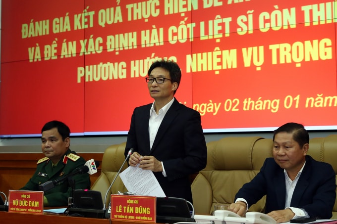 Phó Thủ tướng Vũ Đức Đam yêu cầu Ban Chỉ đạo cần xem xét những giải pháp ứng dụng công nghệ mới để huy động người dân, cộng đồng tham gia cung cấp thông tin về liệt sĩ, hài cốt liệt sĩ ở địa phương, từ đó đẩy nhanh thực hiện tìm kiếm, quy tập và xác định danh tính hài cốt liệt sĩ. Ảnh: VGP