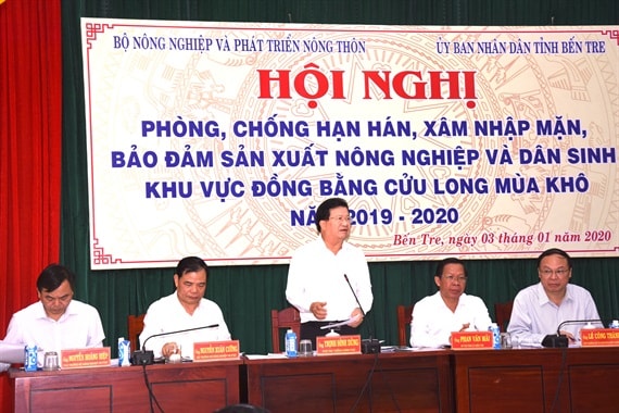 Phó Thủ tướng Chính phủ Trịnh Đình Dũng phát biểu chỉ đạo tại hội nghị.