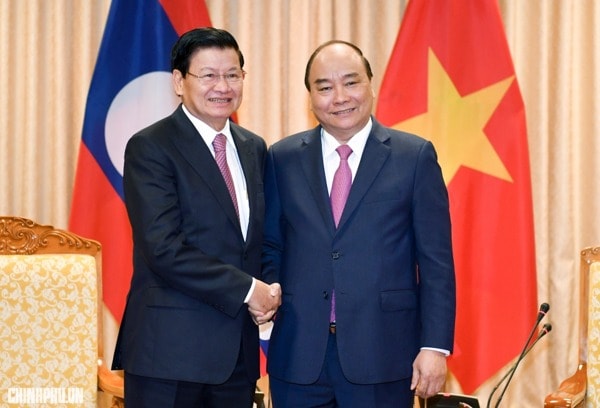 Thủ tướng Chính phủ Nguyễn Xuân Phúc và Thủ tướng Chính phủ Cộng hòa Dân chủ Nhân dân Lào Thongloun Sisoulith đồng chủ trì Kỳ họp lần thứ 41 Ủy ban liên Chính phủ Việt Nam - Lào, tháng 1/2019. Ảnh: VGP