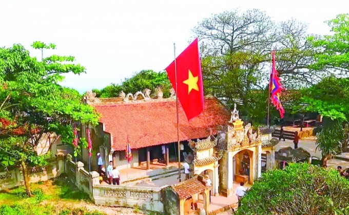 Đền Độc Cước ở thành phố Sầm Sơn là một trong những di tích thu hút đông đảo khách du lịch.