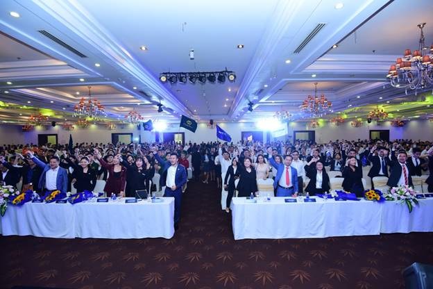 Từ sáng sớm, các chiến binh sale đã hừng hực khí thế đón nhận thông tin của 2 dự án hạng sang dự kiến sẽ làm bất ngờ thị trường BĐS Sài Gòn.