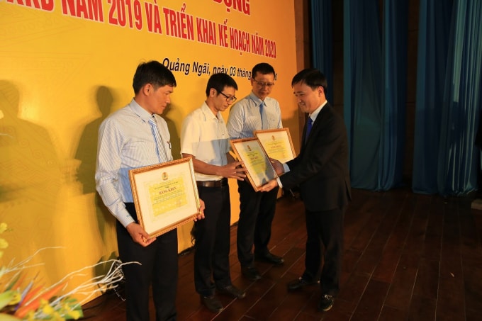 Công đoàn Dầu khí Việt Nam tặng Bằng khen cho các tập thể và cá nhân đã có thành tích xuất sắc trong phong trào lao động giỏi và xây dựng tổ chức Công đoàn vững mạnh năm 2019.
