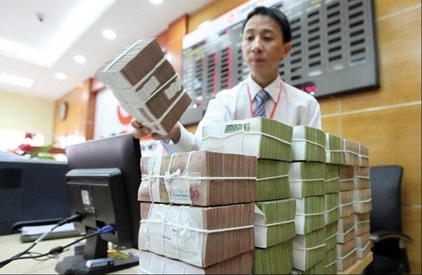 Tăng cường vận động, khuyến khích người nhận lương hưu, trợ cấp bảo hiểm xã hội qua các phương tiện thanh toán không dùng tiền mặt. Ảnh minh họa