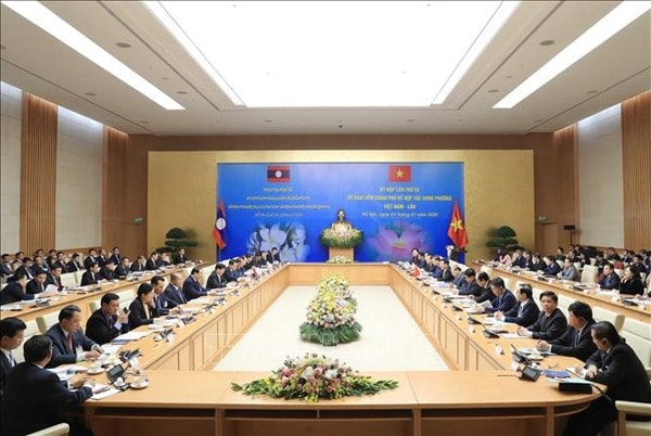 Thủ tướng Nguyễn Xuân Phúc và Thủ tướng Thongloun Sisoulith đồng chủ trì kỳ họp lần thứ 42 Ủy ban liên Chính phủ Việt Nam - Lào. Ảnh: TTXVN