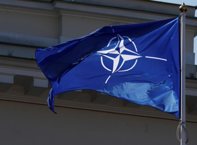 Cờ của NATO tại trụ sở ở Brussels. Ảnh: Reuters