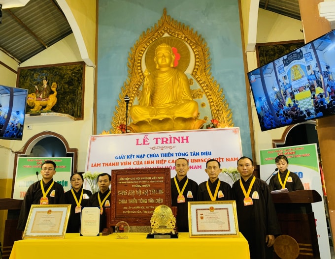 Lễ trao tặng chứng nhận” Không gian Văn hóa Tâm linh”.