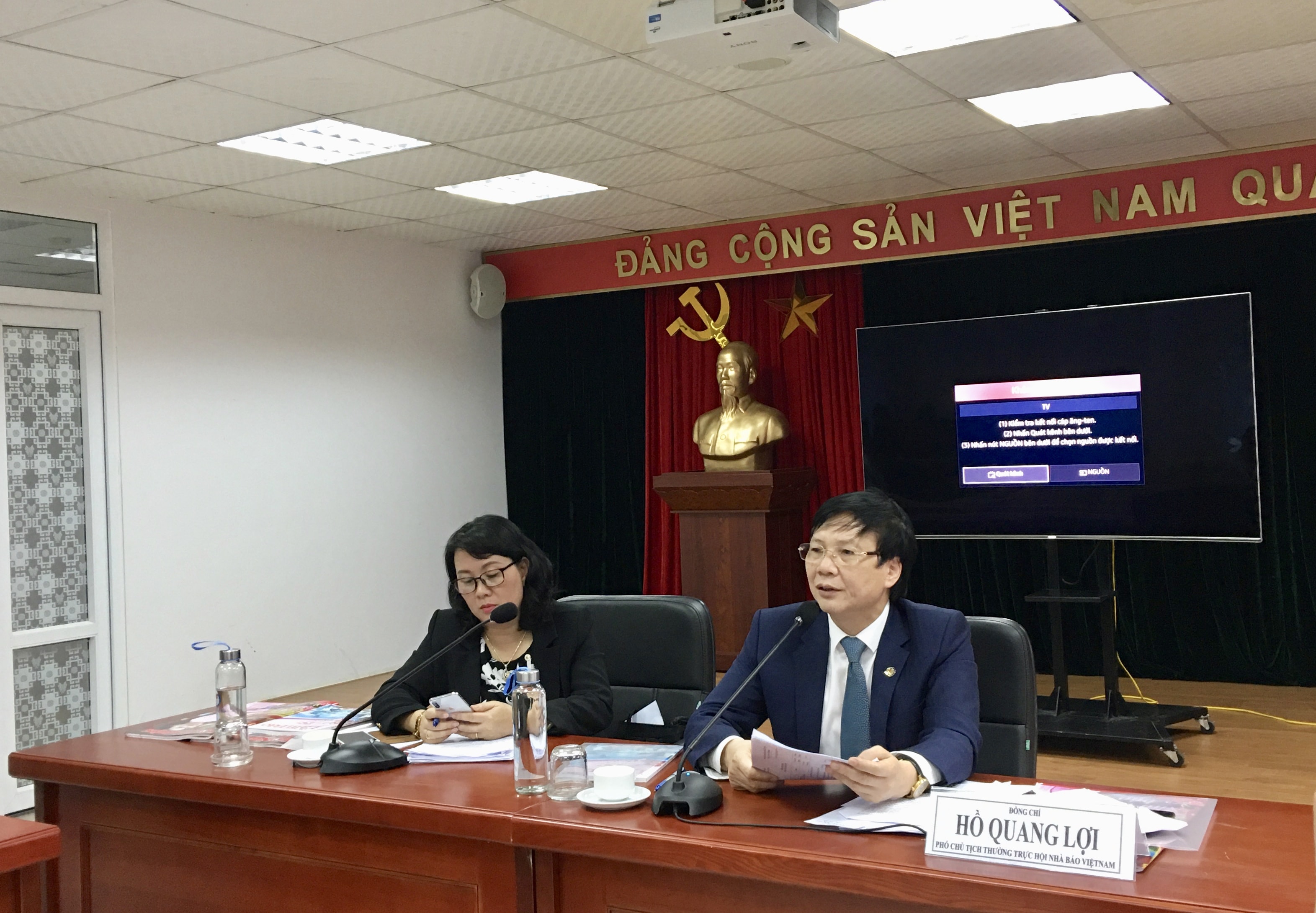 Ông Hồ Quang Lợi, Phó Chủ tịch Thường trực Hội Nhà báo Việt Nam, Phó Trưởng Ban Thường trực Ban Chỉ đạo, Trưởng Ban Tổ chức Hội Báo toàn quốc 2020 phát biểu kết luận cuộc họp. Ảnh: Sơn Hải