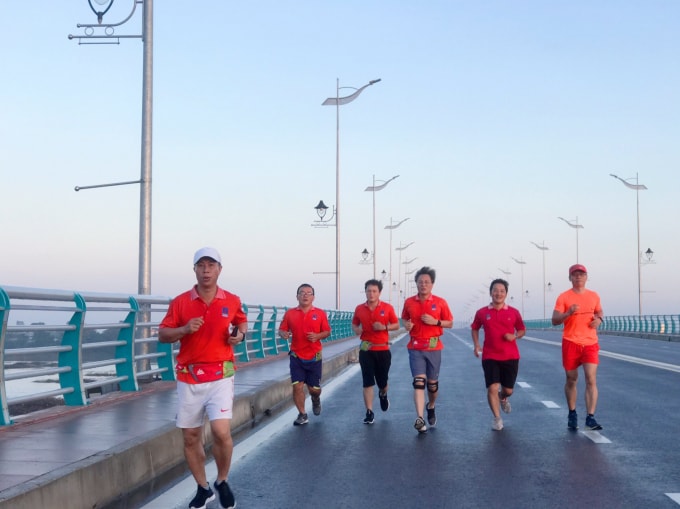 Mồ hôi tập luyện trên các cung đường.