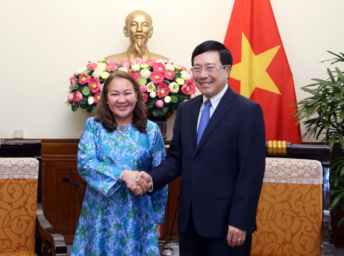 Đại sứ Malaysia chúc mừng Việt Nam đảm nhiệm cương vị Chủ tịch ASEAN và thành viên không thường trực Hội đồng Bảo an Liên Hợp Quốc, khẳng định Malaysia hết sức ủng hộ Việt Nam đảm nhiệm thành công hai trọng trách này. Ảnh: VGP