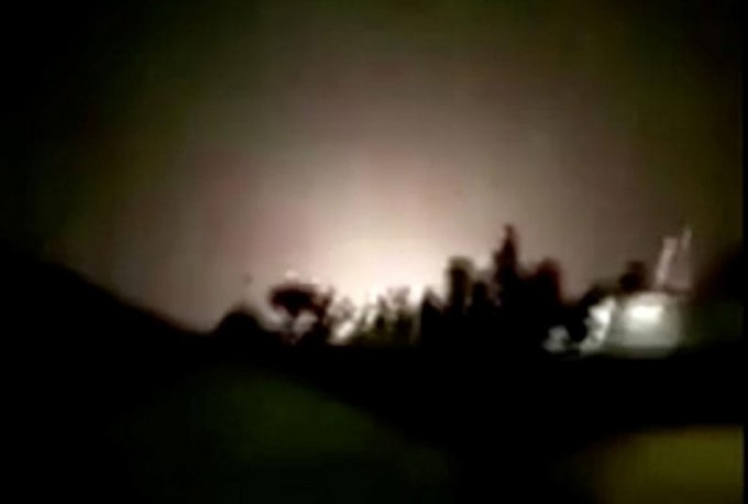 Hình ảnh vụ nổ tại căn cứ quân sự al-Asad của Mỹ tại Iraq. Ảnh: Reuters