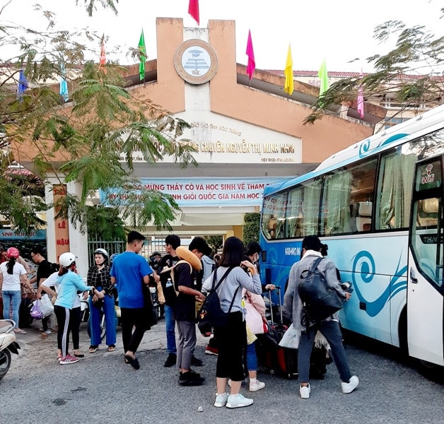 Học sinh trường THPT chuyên Nguyễn Thị Minh Khai đi trải nghiệm ở Đà Lạt. Ảnh TL.