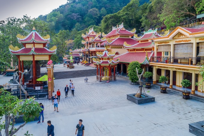 Khuôn viên Chùa Bà Đen được cải tạo mở rộng.