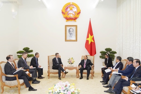 Thủ tướng Nguyễn Xuân Phúc tiếp Giám đốc điều hành Cơ quan Phát triển tài chính quốc tế Hoa Kỳ (DFC) Adam Boehler. Ảnh: VGP