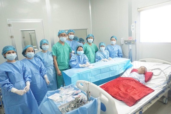 Bệnh viện Trung ương Huế lần đầu tiên ghép tế bào gốc cứu bệnh nhi ung thư. Ảnh TL.