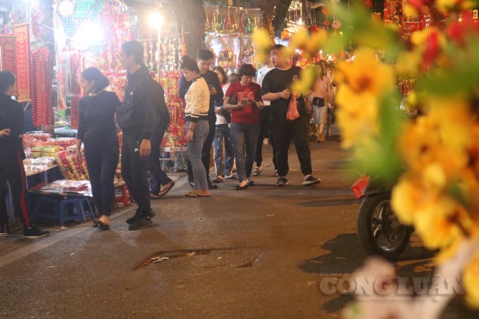 Thời gian tổ chức chợ hoa xuân bắt đầu từ ngày 9/1 đến 0h ngày 24/1/2020. Ảnh Minh Khang.