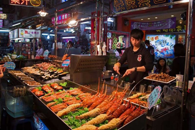 Hải sản chiên là món ăn nổi tiếng ở chợ đêm Liuhe, Cao Hùng.