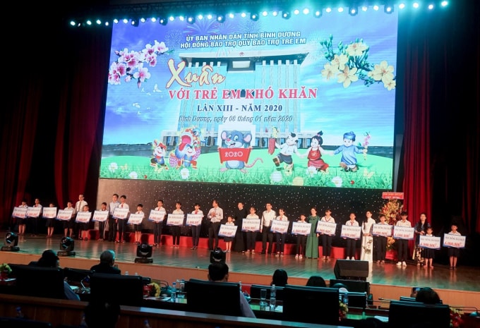 Những phần quà góp phần mang đến một mùa Xuân ấm áp cho trẻ em có hoàn cảnh khó khăn.