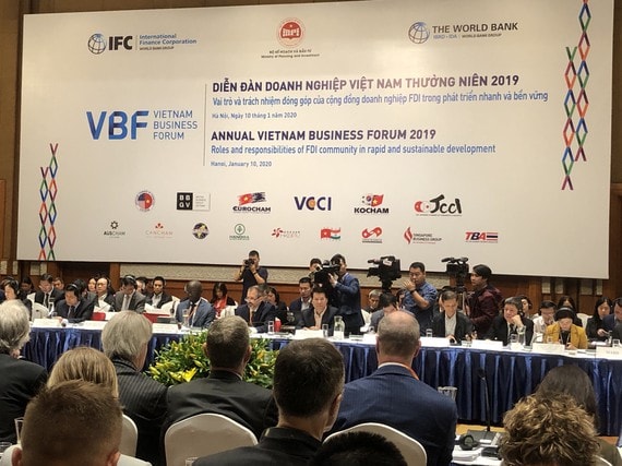 Diễn đàn là nơi đối thoại giữa doanh nghiệp và đại diện các cơ quan Chính phủ xoay quanh các kiến nghị, đề xuất mà VBF đã gửi đến các bộ, ngành trước đó. Ảnh: Anh Phương