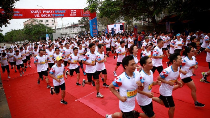 Các VĐV của Giải chạy Việt dã mùa xuân 2020 xuất phát.