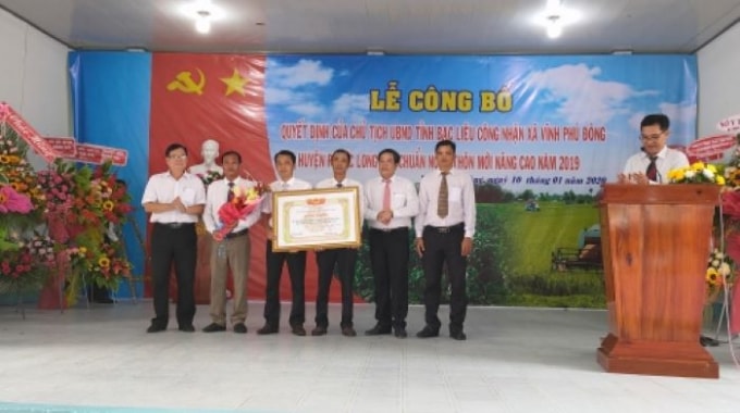 Lãnh đạo tỉnh Bạc Liêu trao Quyết định công nhận xã Vĩnh Phú Đông đạt chuẩn nông thôn mới nâng cao
