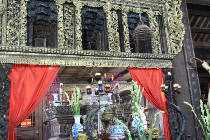 Khám thờ tại đình cổ Thổ Hà. Ảnh: Thủy Tiên