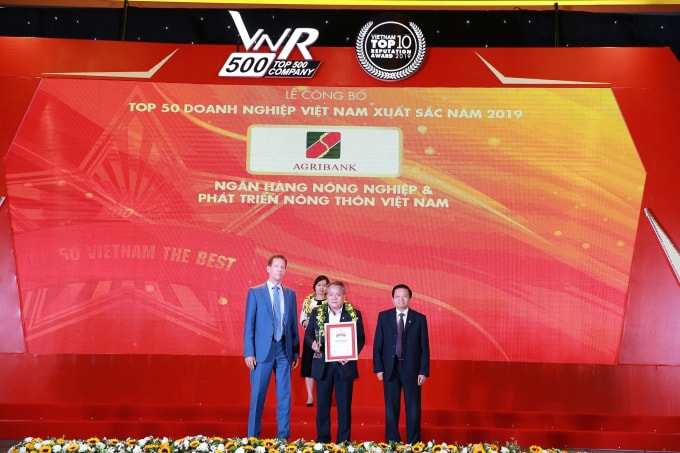 Agribank đạt TOP10 VNR500.