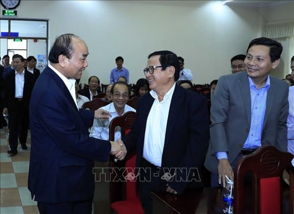 Thủ tướng Nguyễn Xuân Phúc với các đại biểu tại buổi gặp mặt. Ảnh: TTXVN