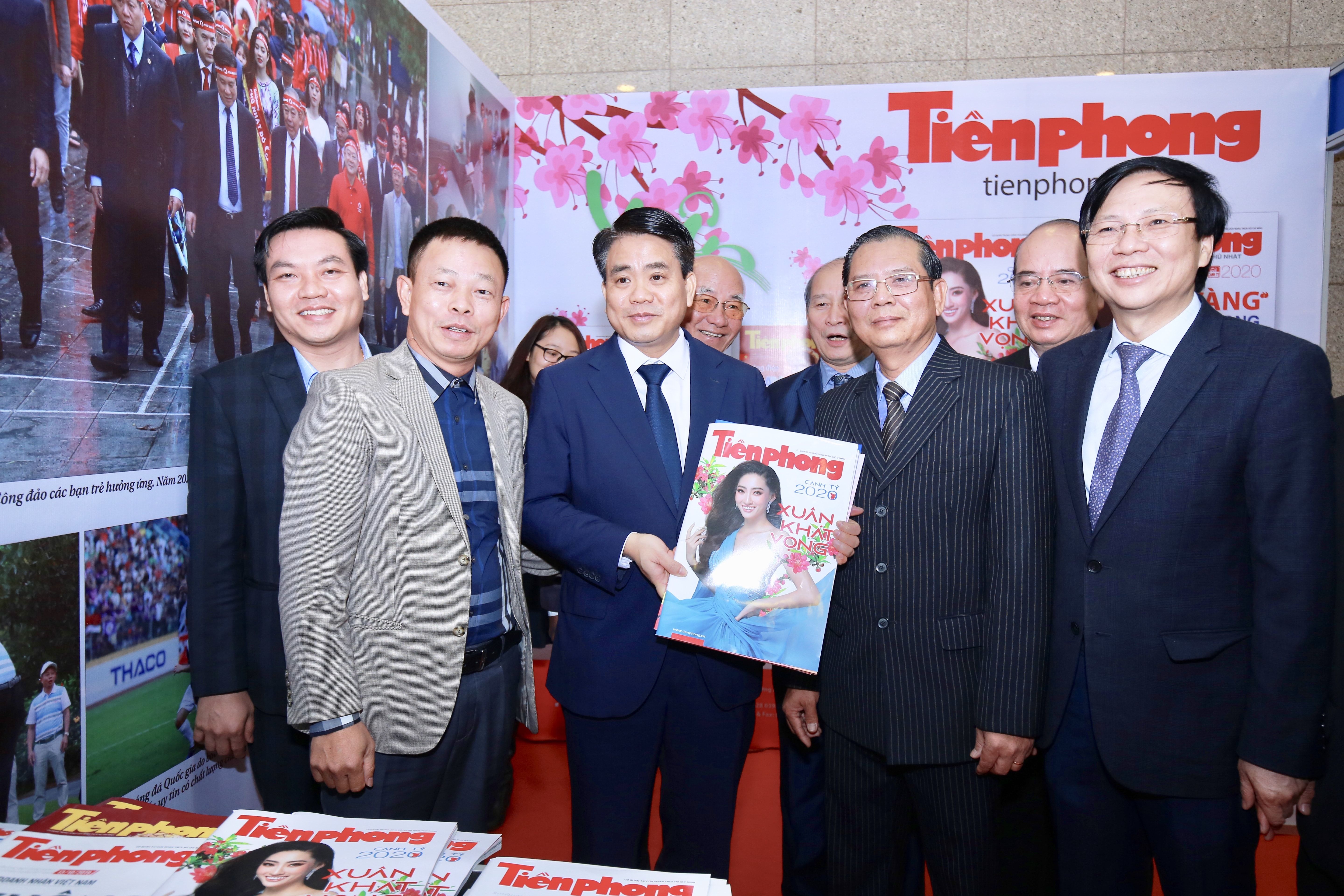 Gian trưng bày báo Tiền Phong.
