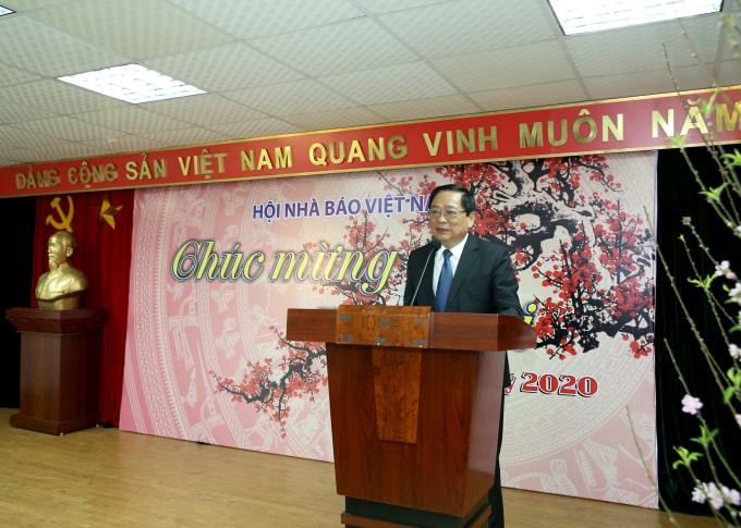 Đồng chí Mai Đức Lộc, Phó Chủ tịch HNBVN báo cáo tình hình hoạt động trong năm 2019 của HNBVN.
