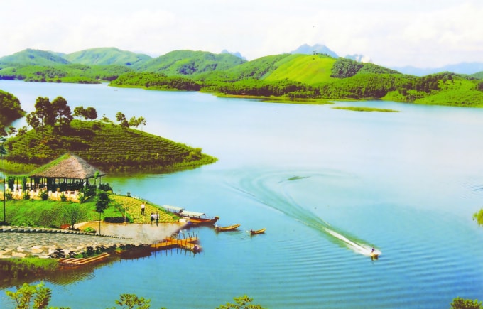 Vẻ đẹp Hồ Thác Bà.