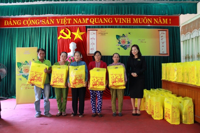 Tập đoàn Mường Thanh đến thăm và trao quà tại Hòa Bình