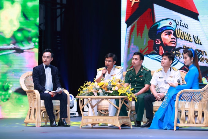 Phần giao lưu với các khách mời ngay trong chương trình đã khiến nhiều người xúc động.