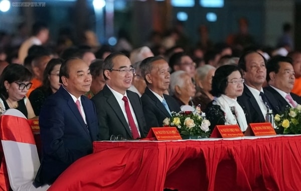 Thủ tướng Nguyễn Xuân Phúc cùng các đại biểu dự lễ kỷ niệm. Ảnh: VGP
