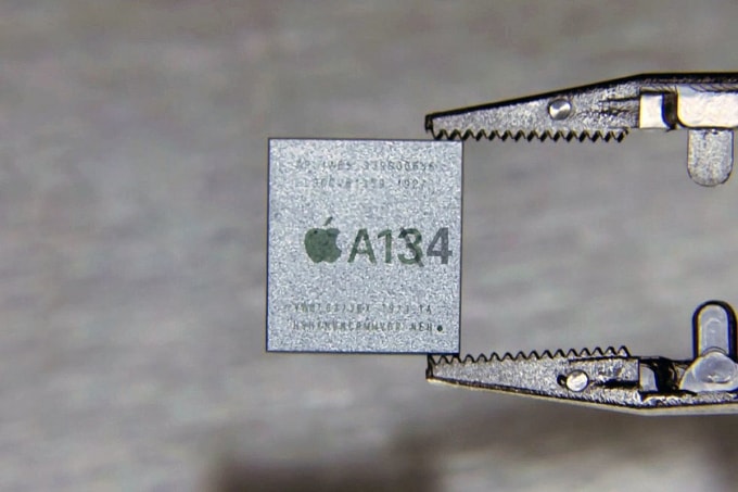 Chip xử lí A14 sẽ giúp iPhone 12 có hiệu suất tốt hơn và tiết kiệm năng lượng hơn. Ảnh: MacWorld