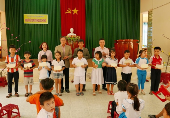 TGĐ BSR Bùi Minh Tiến trao quà Tết tại Trung tâm hỗ trợ phát triển giáo dục hòa nhập tỉnh Quảng Ngãi