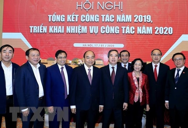 Thủ tướng Nguyễn Xuân Phúc với các đồng chí lãnh đạo Đảng và Nhà nước tại Hội nghị. Ảnh: TTXVN